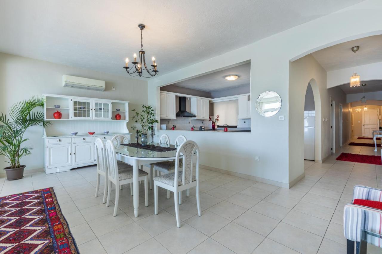 Stunning - Seafront 3-bedroom 6th Floor Apartment