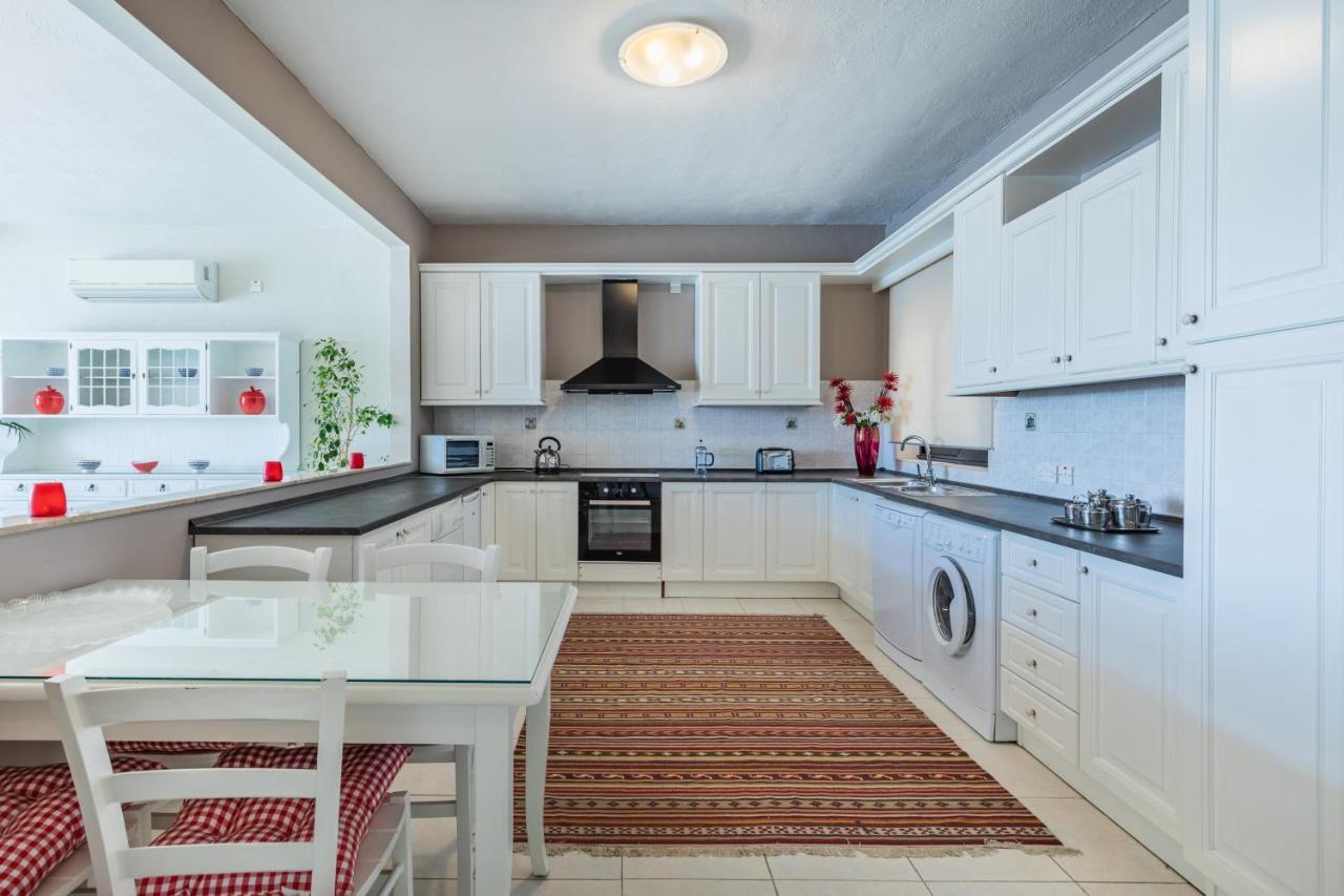 Stunning - Seafront 3-bedroom 6th Floor Apartment Sliema