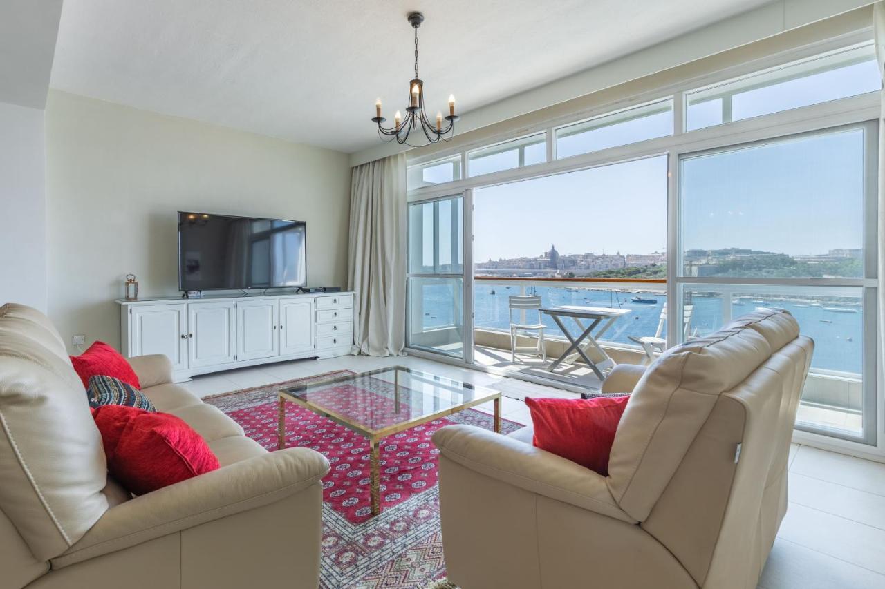 Stunning - Seafront 3-bedroom 6th Floor Apartment Sliema